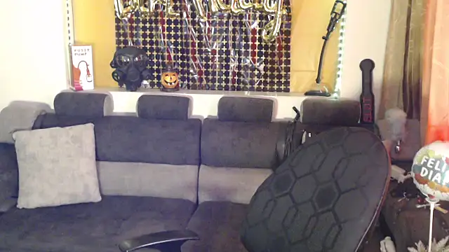 Snapshot of sachaclinford chatting on October 17, 2025, 4:53 pm sachaclinford online show from October 17, 2025, 4:53 pm