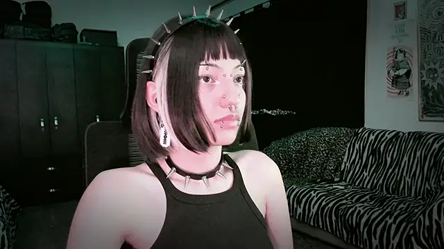 Snapshot of roxy_toxic chatting on April 24, 2026, 2:02 am roxy toxic online show from April 24, 2026, 2:02 am