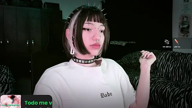 Snapshot of roxy_toxic chatting on April 21, 2026, 11:55 pm roxy toxic online show from April 21, 2026, 11:55 pm