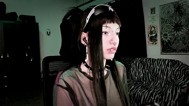 Snapshot of roxy_toxic chatting on March 25, 2026, 1:39 am roxy toxic online show from March 25, 2026, 1:39 am