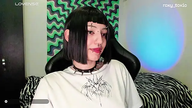 Snapshot of roxy_toxic chatting on March 19, 2025, 1:54 am roxy toxic online show from March 19, 2025, 1:54 am