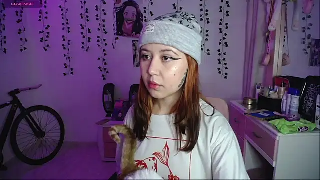 Snapshot of _codeline chatting on October 22, 2025, 3:50 am codeline online show from October 22, 2025, 3:50 am