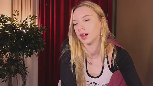 Snapshot of katt__y chatting on November 27, 2025, 5:08 am katt y online show from November 27, 2025, 5:08 am