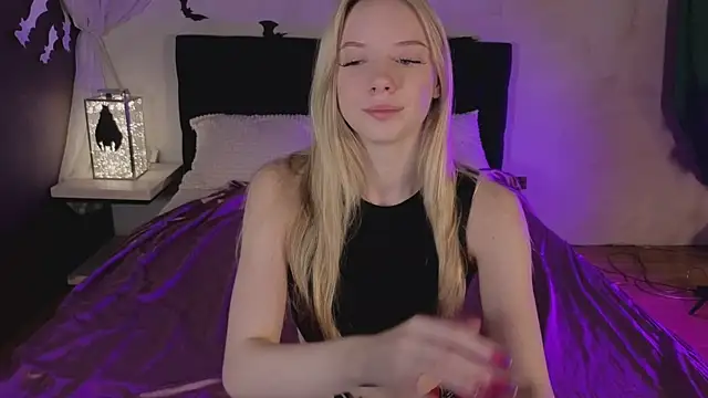 Snapshot of katt__y chatting on November 4, 2025, 5:11 am katt y online show from November 4, 2025, 5:11 am