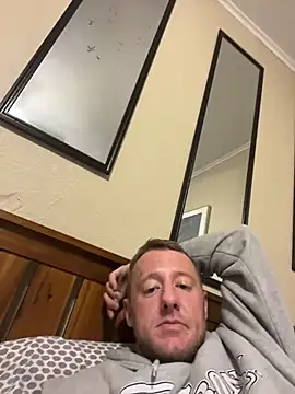 Snapshot of biggzee6 chatting on December 3, 2025, 12:55 am biggzee6 online show from December 3, 2025, 12:55 am