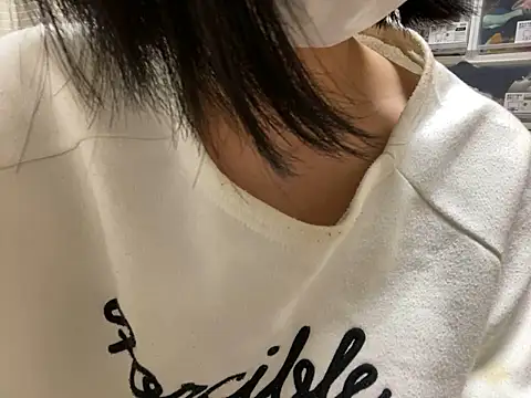 Snapshot of riri_riri_jp chatting on October 14, 2025, 10:05 am riri riri jp online show from October 14, 2025, 10:05 am