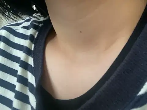 Snapshot of riri_riri_jp chatting on November 1, 2025, 2:18 am riri riri jp online show from November 1, 2025, 2:18 am