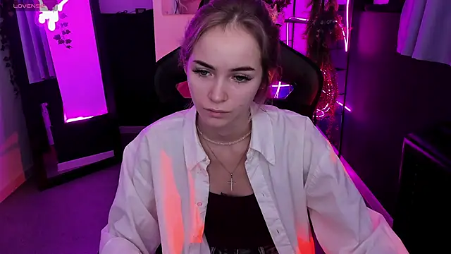 Snapshot of DakotaaJohnnson chatting on November 4, 2025, 8:29 am DakotaaJohnnson online show from November 4, 2025, 8:29 am