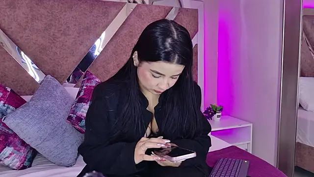 ValeriaOrtega online show from March 18, 2026, 12:30 pm