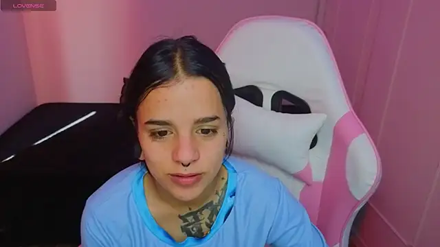Snapshot of Nicole_Foxx_ chatting on June 4, 2026, 7:29 pm Nicole Foxx online show from June 4, 2026, 7:29 pm