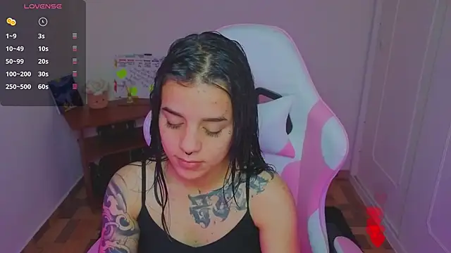 Snapshot of Nicole_Foxx_ chatting on June 9, 2026, 10:22 pm Nicole Foxx online show from June 9, 2026, 10:22 pm