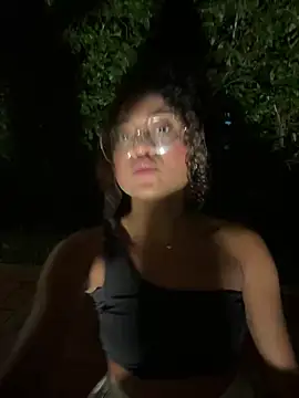 Snapshot of Ariana_lily_ chatting on March 16, 2025, 7:37 am Ariana lily online show from March 16, 2025, 7:37 am