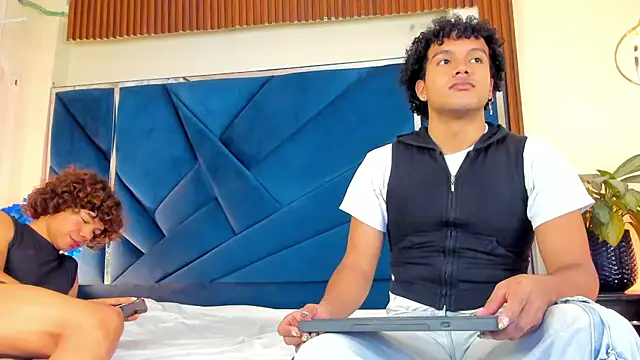 Snapshot of DanteAndKyle chatting on November 19, 2025, 10:43 pm DanteAndKyle online show from November 19, 2025, 10:43 pm