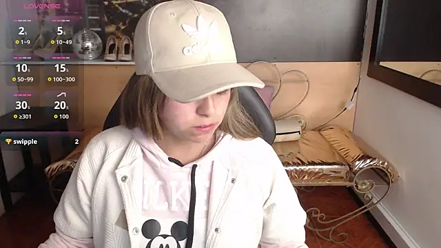 Snapshot of Kitten_Cam chatting on October 15, 2025, 10:07 pm Kitten Cam online show from October 15, 2025, 10:07 pm