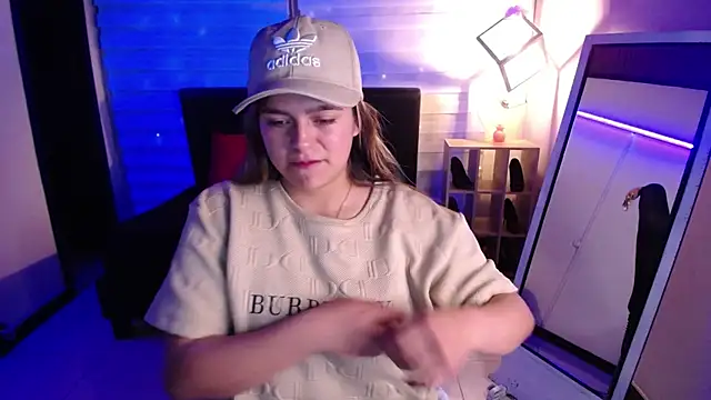 Snapshot of Kitten_Cam chatting on November 7, 2025, 3:11 am Kitten Cam online show from November 7, 2025, 3:11 am