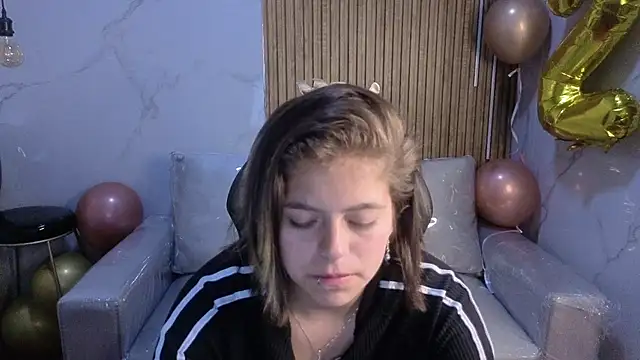 Snapshot of Kitten_Cam chatting on July 17, 2026, 3:04 am Kitten Cam online show from July 17, 2026, 3:04 am