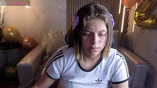 Snapshot of Kitten_Cam chatting on July 9, 2026, 2:01 am Kitten Cam online show from July 9, 2026, 2:01 am