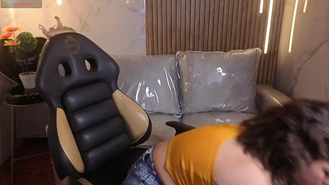 Kitten Cam online show from March 13, 2026, 2:05 am