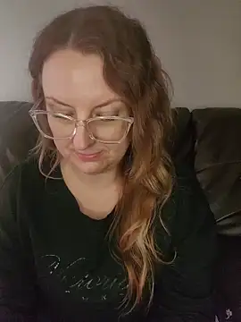 Snapshot of TattedMamaXOXO chatting on December 3, 2025, 7:13 pm TattedMamaXOXO online show from December 3, 2025, 7:13 pm