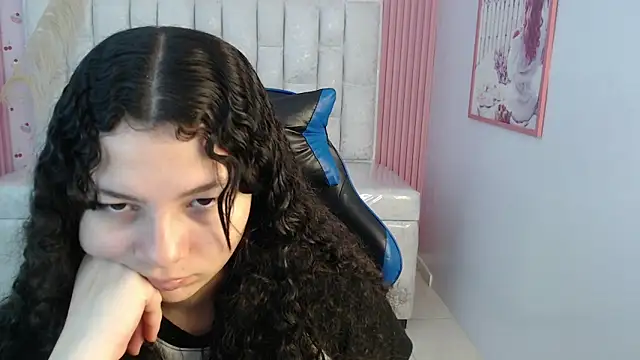 Snapshot of shalon_diaz_s chatting on November 5, 2025, 1:14 pm shalon diaz s online show from November 5, 2025, 1:14 pm