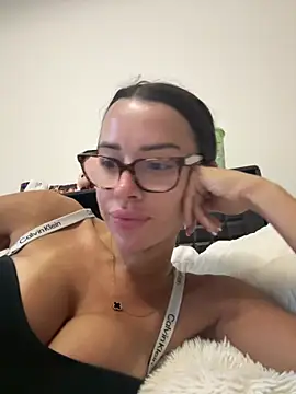 SexySophiaax online show from May 6, 2026, 5:33 am