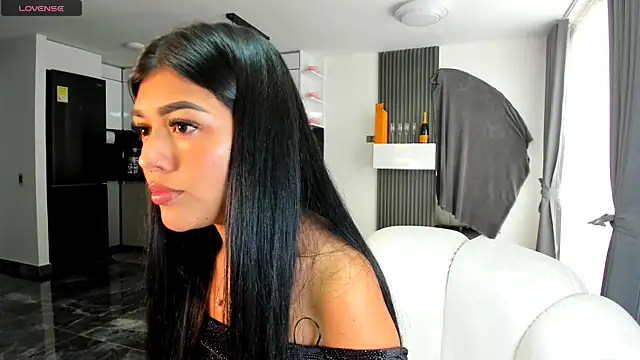 1lubonnie online show from February 14, 2025, 9:10 pm