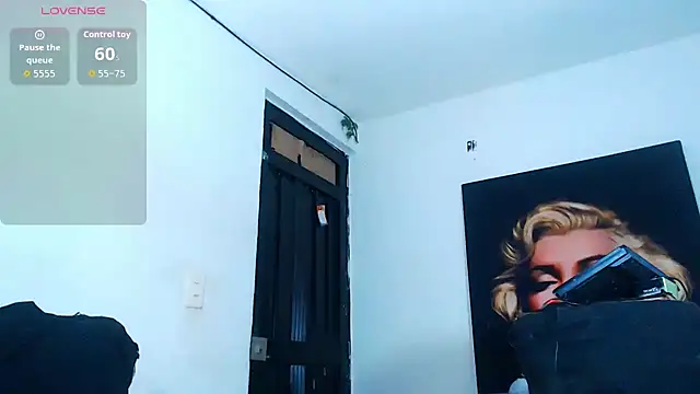 Snapshot of licy_blonde_hot chatting on November 22, 2025, 5:17 am licy blonde hot online show from November 22, 2025, 5:17 am