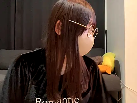 Snapshot of shina_mo_n_ch chatting on November 7, 2025, 1:04 pm shina mo n ch online show from November 7, 2025, 1:04 pm