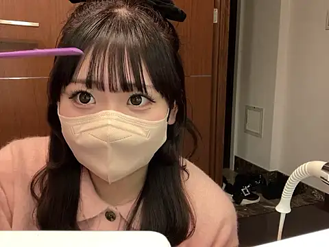 Snapshot of shina_mo_n_ch chatting on December 18, 2025, 11:36 am shina mo n ch online show from December 18, 2025, 11:36 am