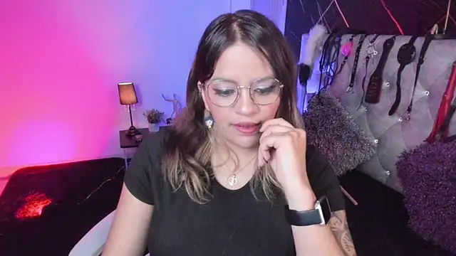 victoria  floyd online show from May 1, 2026, 9:42 pm