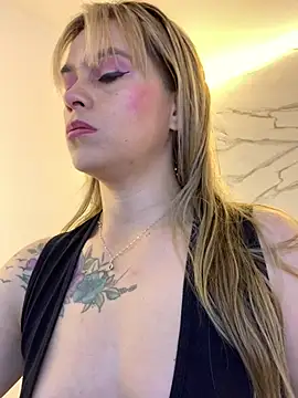 Snapshot of RayaCarr_ chatting on June 30, 2026, 1:11 pm RayaCarr online show from June 30, 2026, 1:11 pm