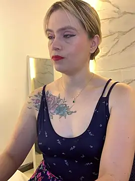 Snapshot of RayaCarr_ chatting on June 27, 2026, 1:17 pm RayaCarr online show from June 27, 2026, 1:17 pm