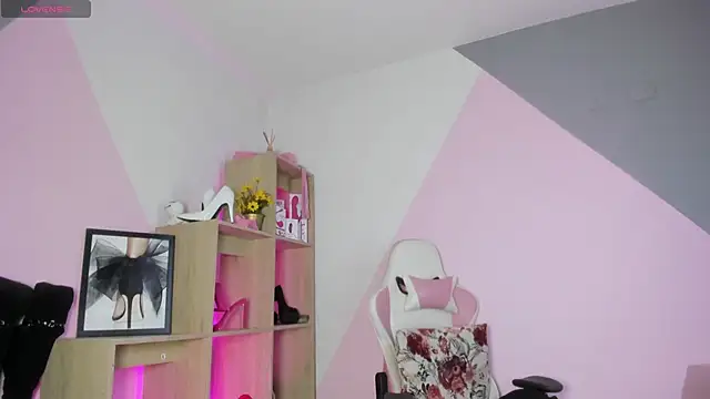 Snapshot of RayaCarr_ chatting on November 11, 2025, 1:50 pm RayaCarr online show from November 11, 2025, 1:50 pm