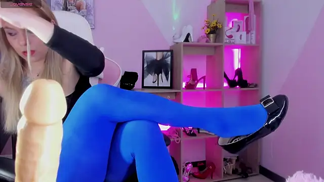 Snapshot of RayaCarr_ chatting on November 12, 2025, 1:48 pm RayaCarr online show from November 12, 2025, 1:48 pm