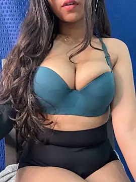 Snapshot of Sofia3393 chatting on February 19, 2026, 10:40 pm Sofia3393 online show from February 19, 2026, 10:40 pm