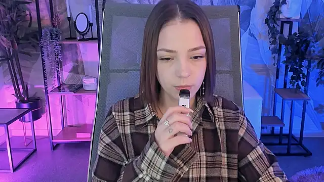 Snapshot of PamBeesly chatting on October 29, 2025, 9:08 am PamBeesly online show from October 29, 2025, 9:08 am