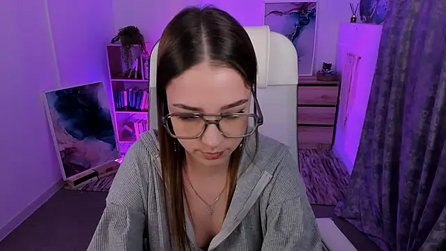 Snapshot of PamBeesly chatting on February 24, 2025, 2:15 pm PamBeesly online show from February 24, 2025, 2:15 pm