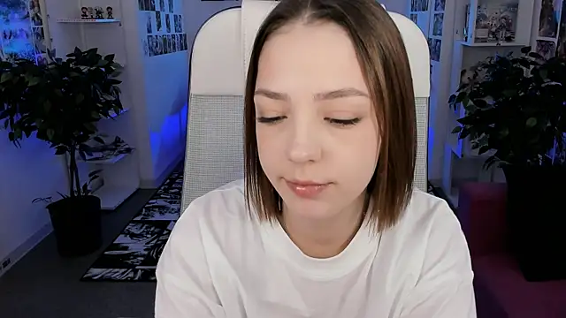 Snapshot of PamBeesly chatting on October 27, 2025, 8:26 am PamBeesly online show from October 27, 2025, 8:26 am