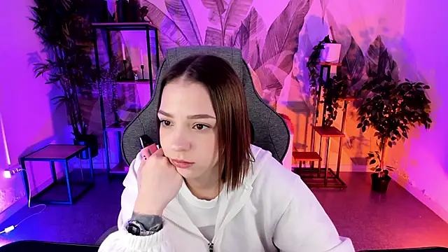 Snapshot of PamBeesly chatting on November 25, 2025, 9:20 am PamBeesly online show from November 25, 2025, 9:20 am