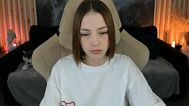 Snapshot of PamBeesly chatting on October 28, 2025, 8:24 am PamBeesly online show from October 28, 2025, 8:24 am