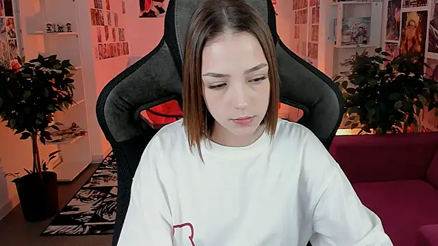 Snapshot of PamBeesly chatting on November 8, 2025, 11:25 am PamBeesly online show from November 8, 2025, 11:25 am