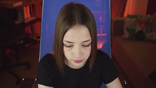 Snapshot of PamBeesly chatting on November 10, 2025, 10:42 am PamBeesly online show from November 10, 2025, 10:42 am