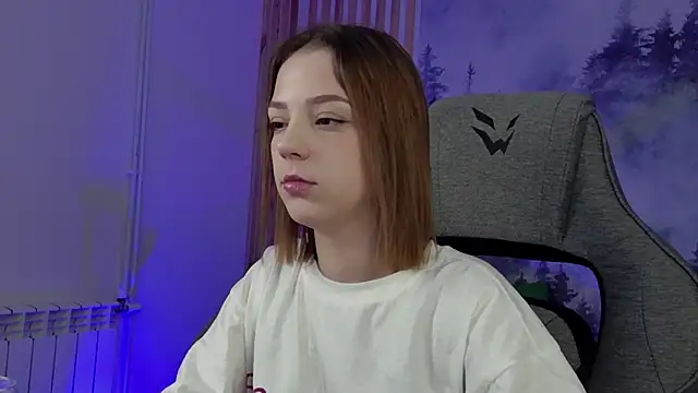 Snapshot of PamBeesly chatting on November 27, 2025, 9:10 am PamBeesly online show from November 27, 2025, 9:10 am