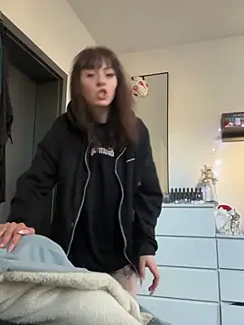 Ciara2004 online show from December 18, 2025, 9:25 am