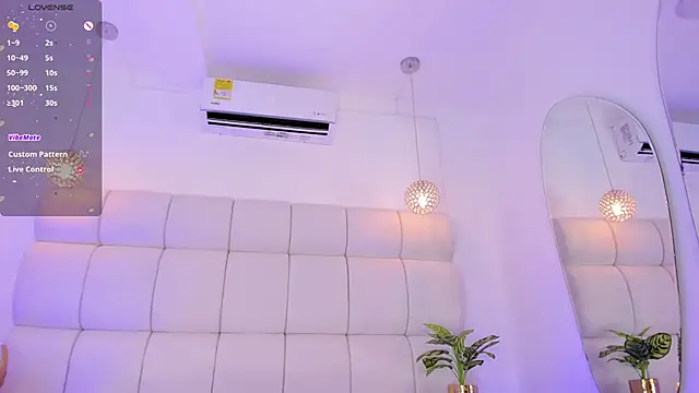 Snapshot of AnthonelaRusso_ chatting on March 8, 2025, 8:55 am AnthonelaRusso online show from March 8, 2025, 8:55 am