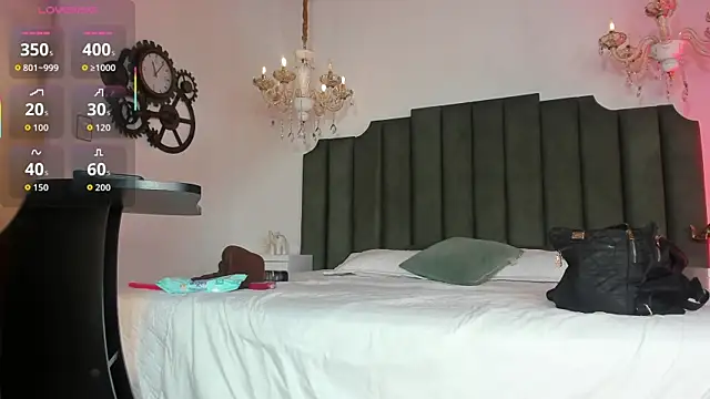 Snapshot of AnthonelaRusso_ chatting on September 30, 2025, 4:07 am AnthonelaRusso online show from September 30, 2025, 4:07 am