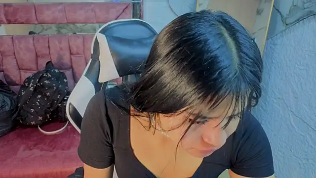 Snapshot of Paulette_v chatting on June 24, 2026, 1:10 pm Paulette v online show from June 24, 2026, 1:10 pm