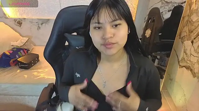Snapshot of Paulette_v chatting on July 30, 2026, 1:10 pm Paulette v online show from July 30, 2026, 1:10 pm