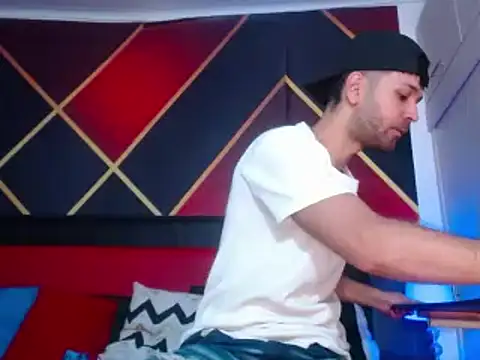 Snapshot of Cristian_white chatting on February 10, 2025, 3:10 pm Cristian white online show from February 10, 2025, 3:10 pm