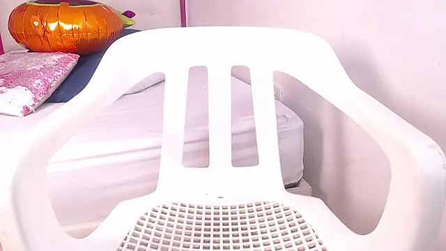 tinyy whore18 online show from November 4, 2025, 3:49 pm